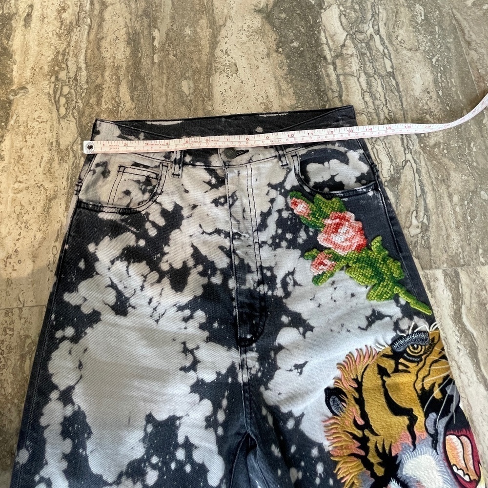 GUCCI WOMAN TIE DYE EMBROIDERED TIGER SKINNY JEANS - Picture 7 of 13